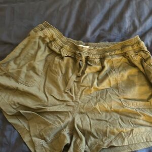 Market & Spruce XL olive green shorts